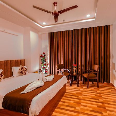 Hotel Lalita Palace Джапур Экстерьер фото